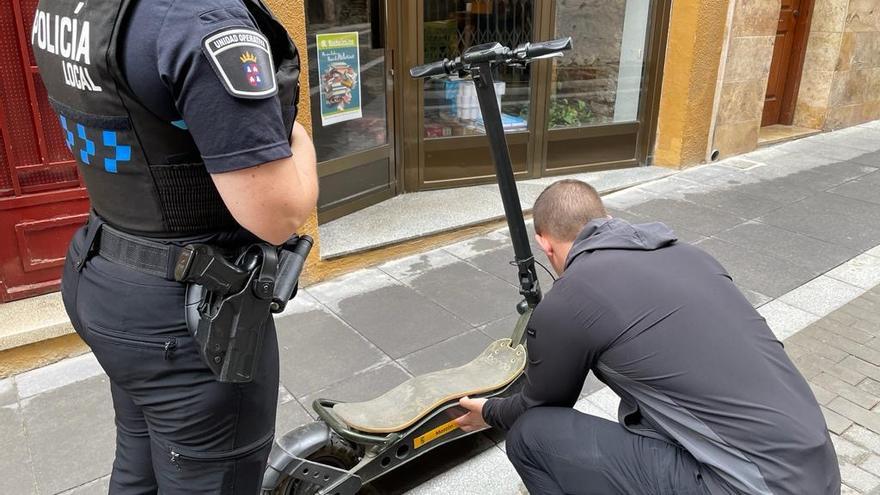 Monzón impulsa una campaña de concienciación y seguridad para los usuarios de patinetes