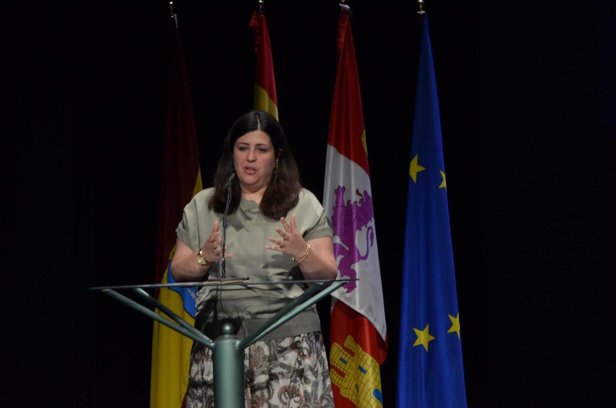 La alcaldesa de Benavente, Beatriz Asensio, durante su discurso.
