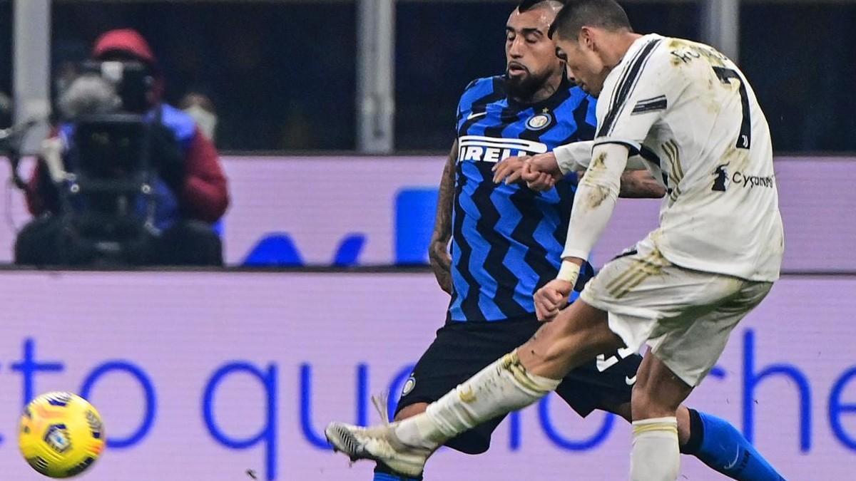 Vidal y Cristiano, cara a cara en un partido entre Inter y Juventus