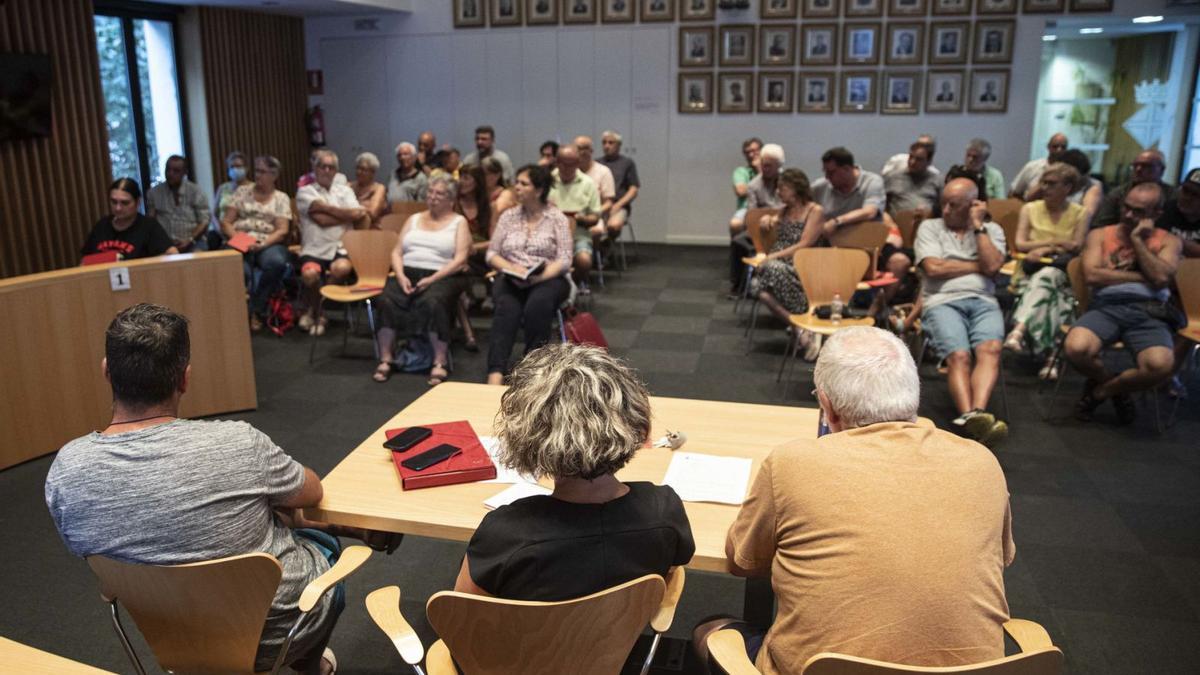 L’assemblea dels comuns, celebrada ahir al vespre al saló de plens de l’Ajuntament de Blanes