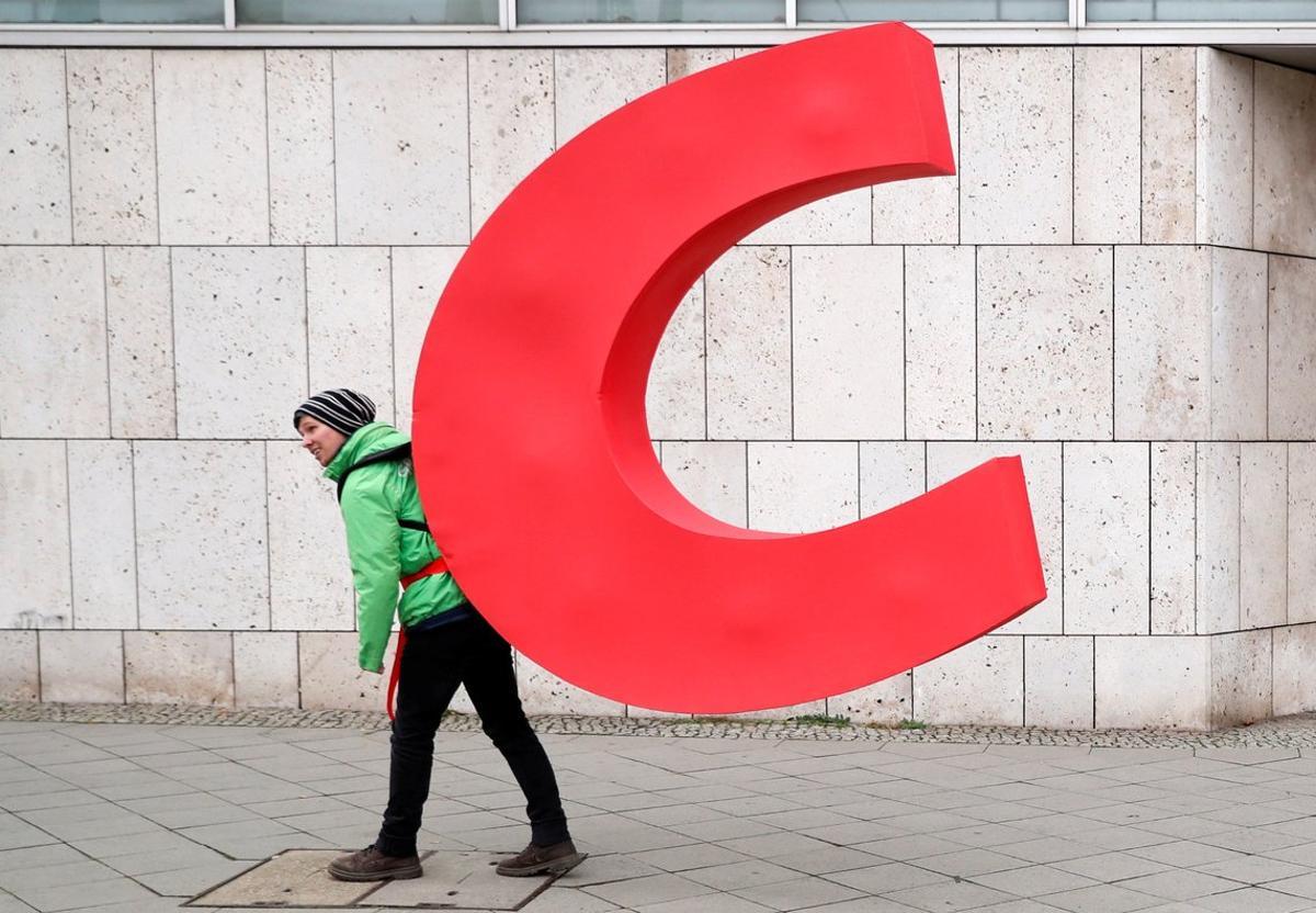 Greenpeace environmental group stage a protest in front of the party headquarters of Germany’s Christian Democratic Union (CDU) in Berlin, Germany, November 21, 2019.    REUTERS/Fabrizio Bensch