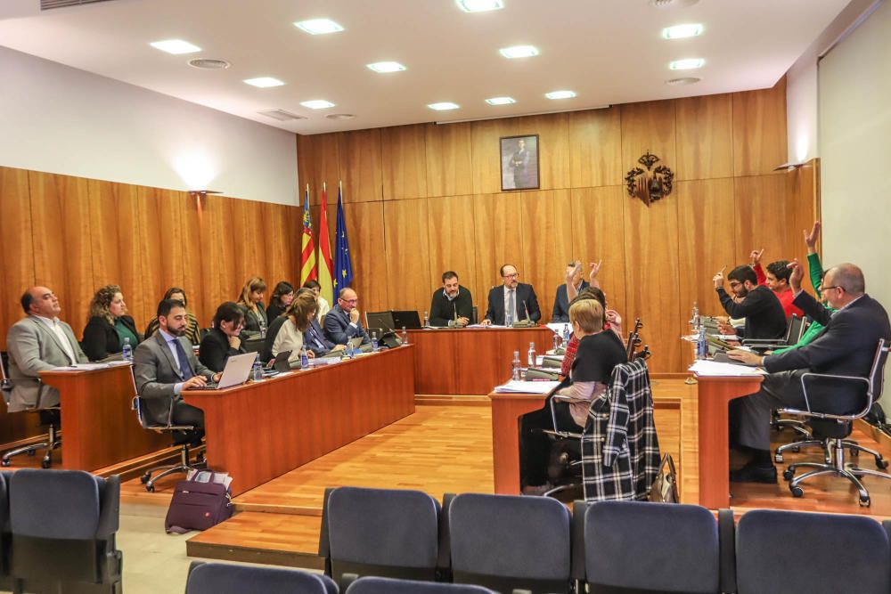 Imágenes del último pleno ordinario del Ayuntamiento de Orihuela en 2018