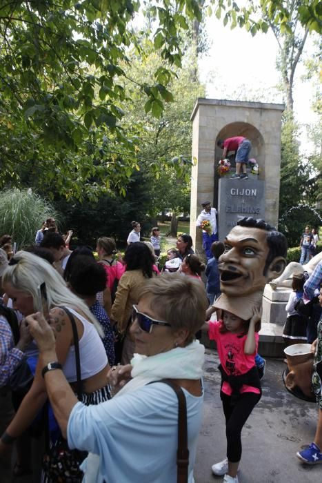 Homenaje a Fleming de los vecinos de Cimadevilla