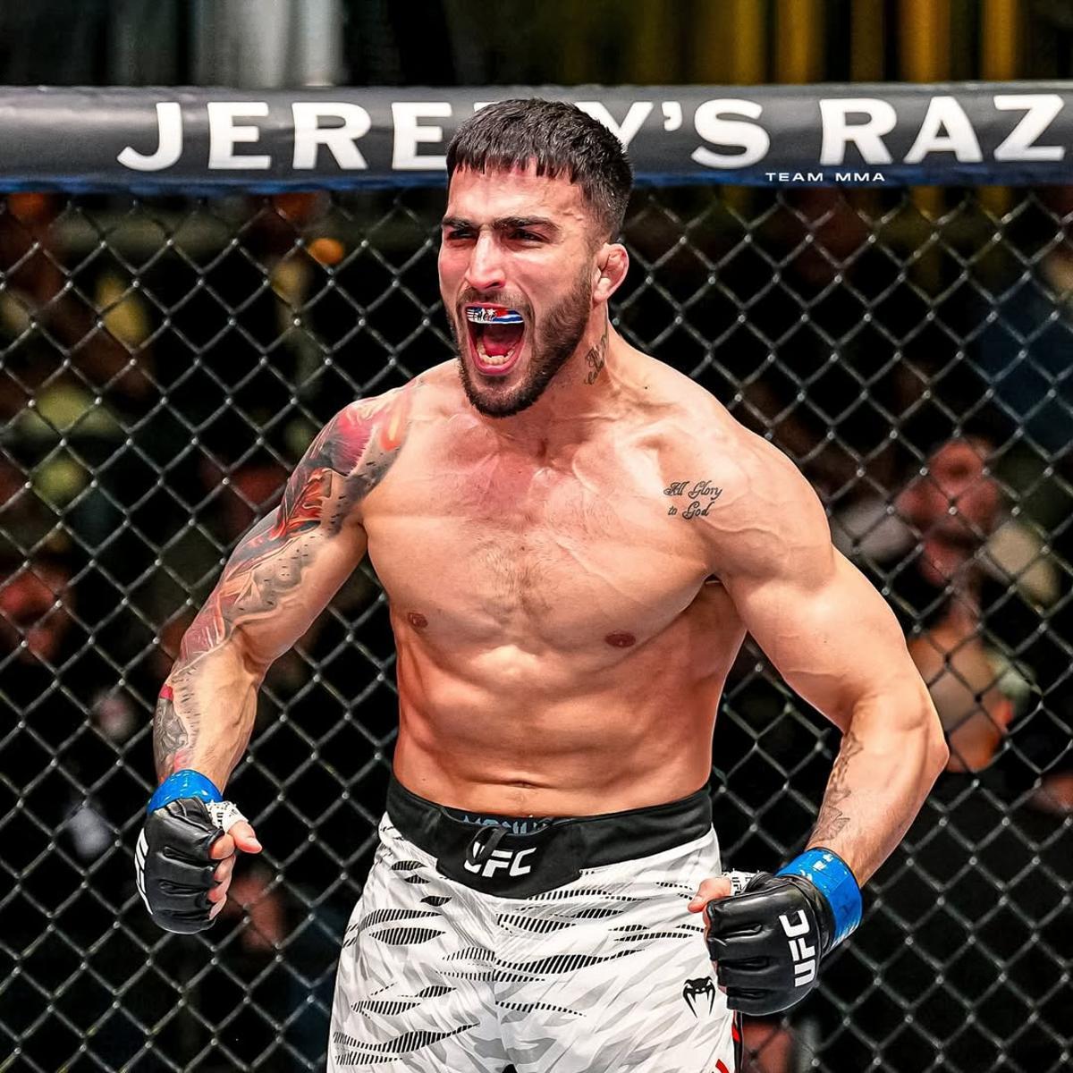 Del Valle siempre lleva a Cuba en su corazón dentro de la jaula