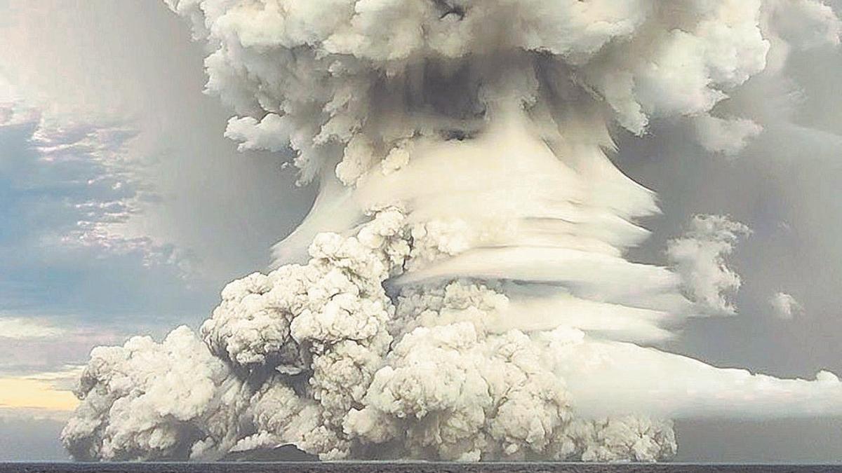 Erupción del volcán Hunga Tonga Hunga Ha’apai el pasado 14 de enero. | TONGA GEOLOGICAL SERVICES