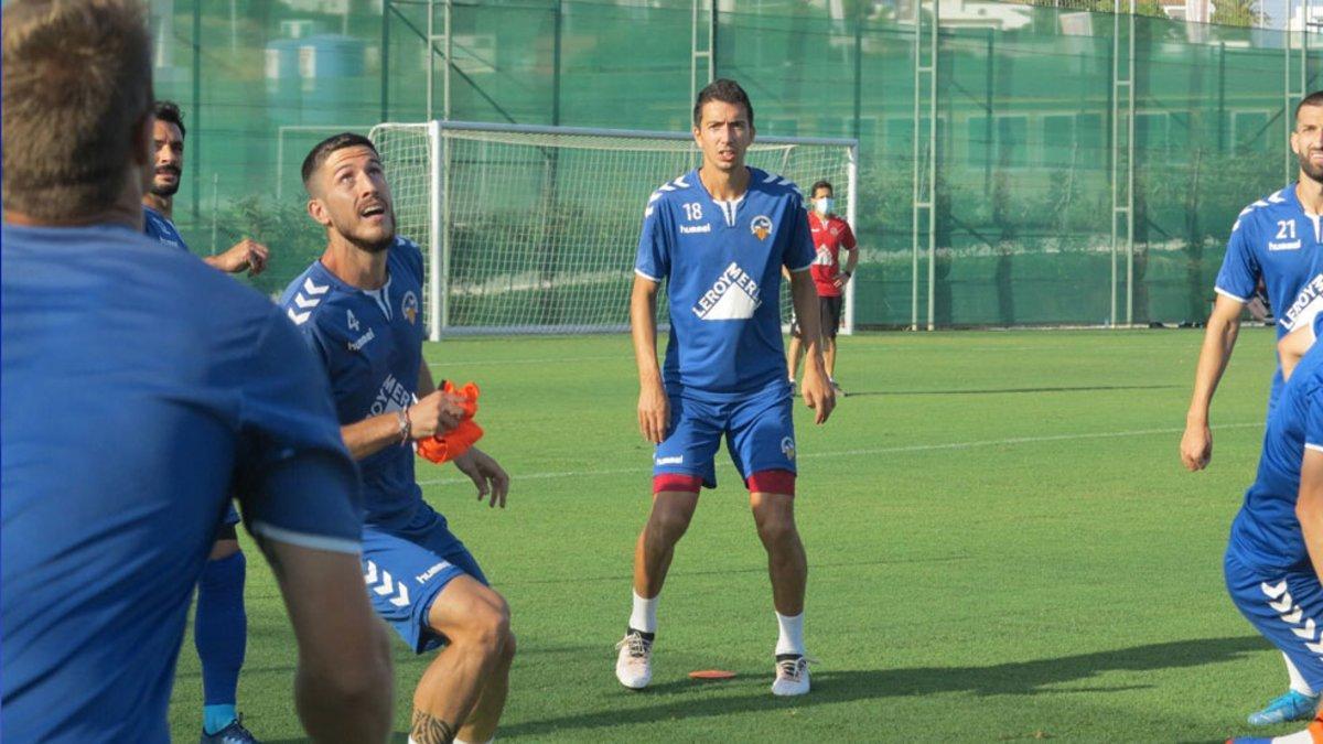 Los jugadores del Sabadell, preparando el partido