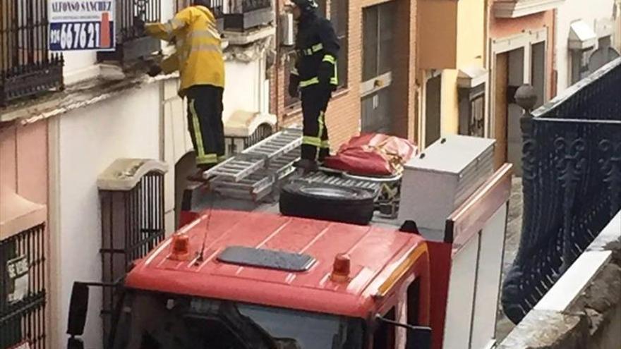 cae la cornisa de un balcón de la calle el pilar sin daños personales