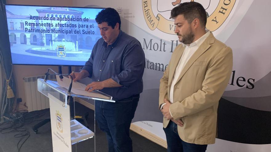 David García y Adrián Sorribes han firmado este mañana el acuerdo para la distribución de los remanentes de tesorería.