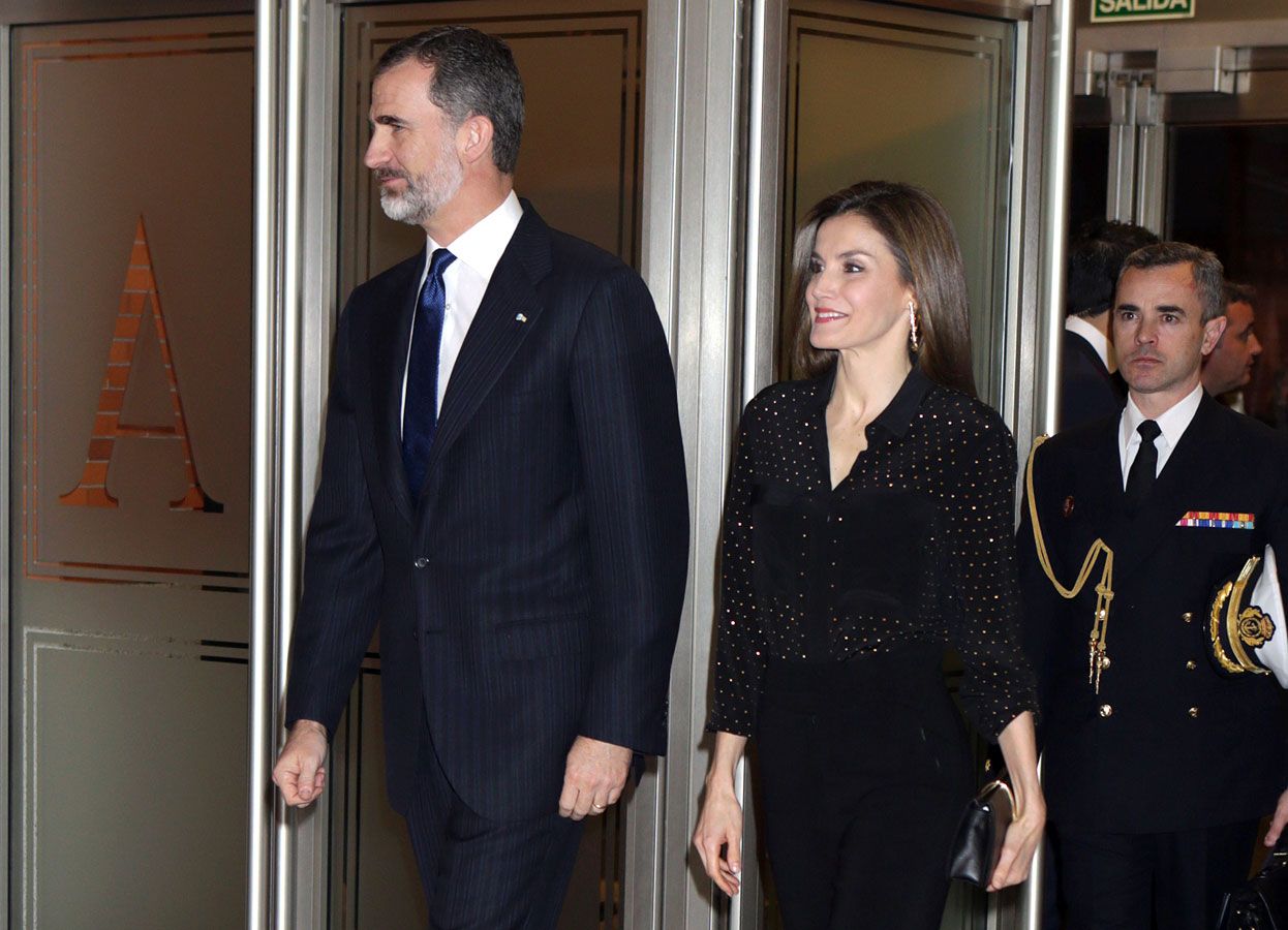 Letizia Ortiz de negro y Uterqüe en el Auditorio Nacional junto a Felipe VI