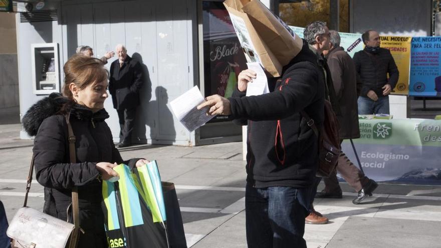 Protesta de Ecologistas en Acción contra el Black Friday