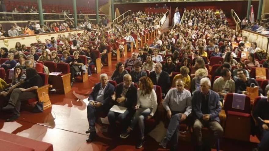 El patio de butacas del Gran Teatro, ayer repleto de espectadores para escuchar a Bona.