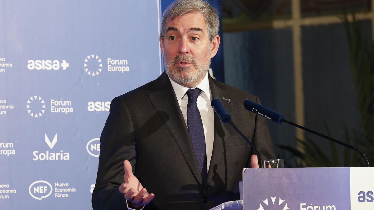El presidente de Canarias, Fernando Clavijo, interviene en un desayuno informativo del Fórum Europa.