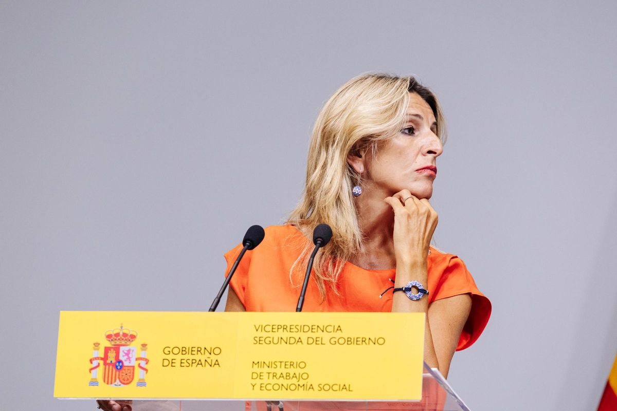 Yolanda Díaz en blanco tras recibir una pregunta en inglés