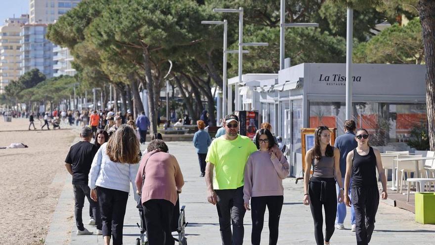 Platja d’Aro planteja redistribuir el turisme després de registrar 43.495 vehicles entrants durant el cap de setmana