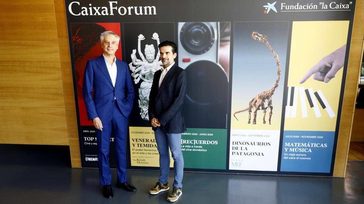 Ricardo Alfós, director de CaixaForum Zaragoza, y Javier Hidalgo, responsable de Exposiciones de ciencia de la Fundación la Caixa.