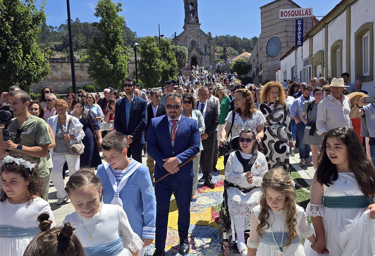 El Corpus Christi de Gondomar con su singular escalera floral El Corpus Christi de Gondomar con su singular escalera floral
