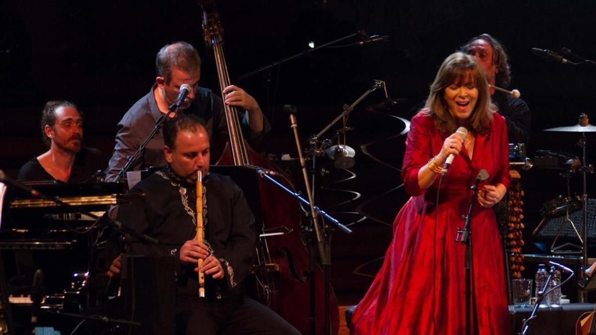 Maria del Mar Bonet y el flautista sirio Mouslim Moslem, en el recital del Mas i Mas Festival.