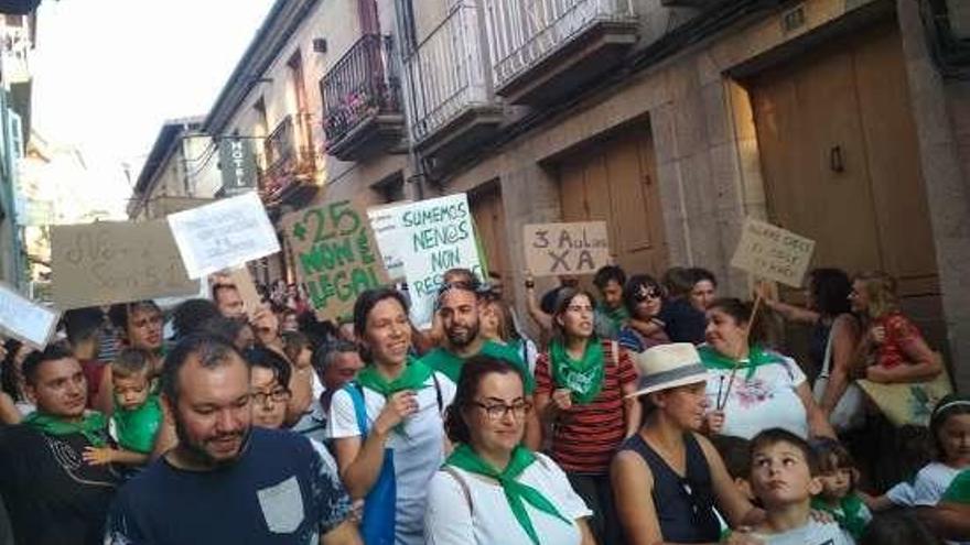 Manifestación-batucada en Allariz.  // FdV