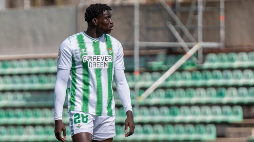 El Rangers se entromete entre Nobel Mendy y el Rayo