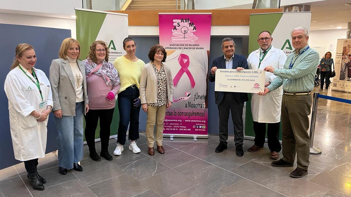 Acto de entrega de la donación de 3.000 euros de ASAMA a la investigación del cáncer metastásico