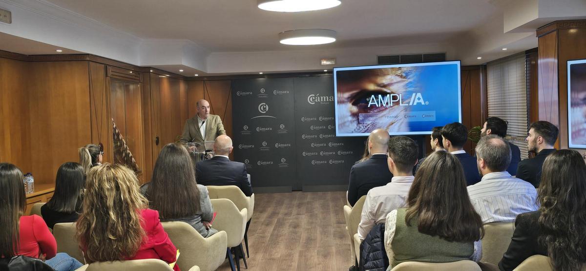 El presidente de la Cámara de Comercio de Badajoz, Mariano García, en la presentación del programa Amplia.
