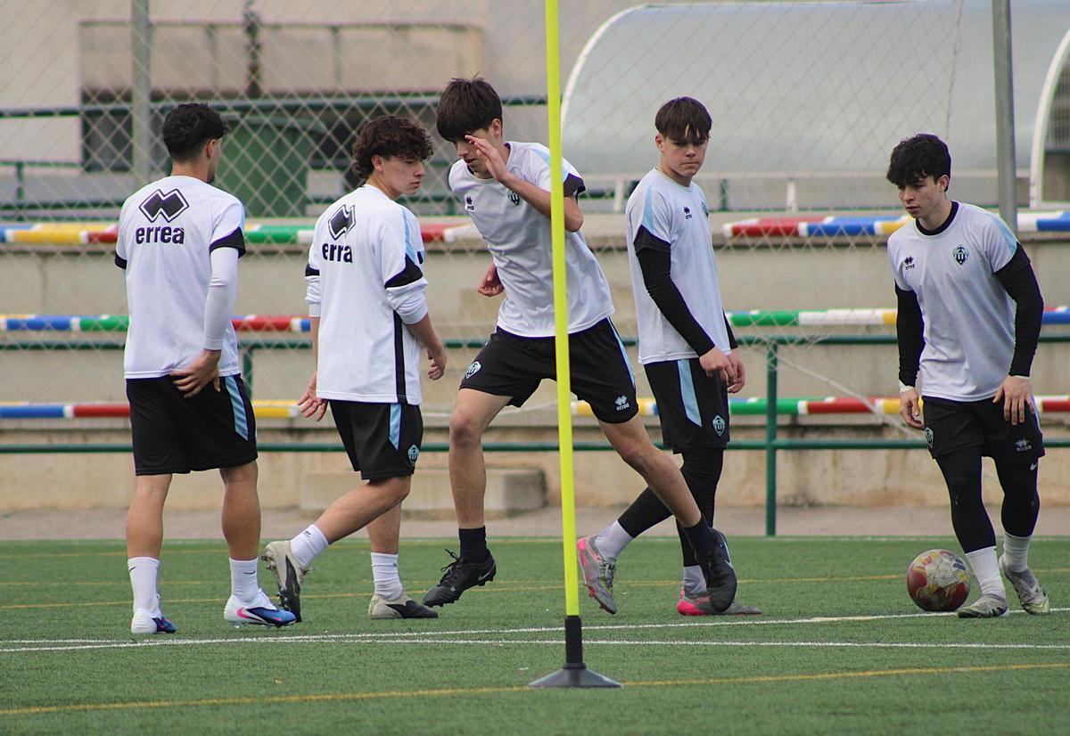 El juvenil A del CD Castellón jugará este domingo en el campo del Levante.