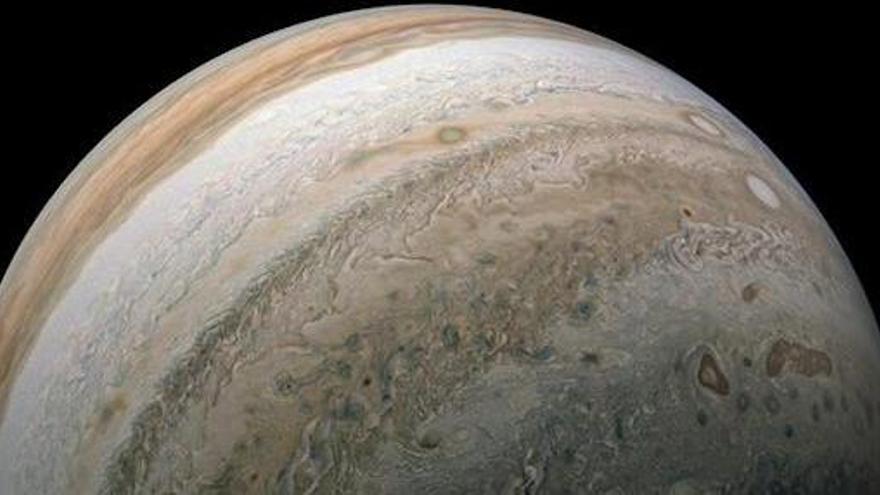 Cuando Juno capta la belleza de Júpiter