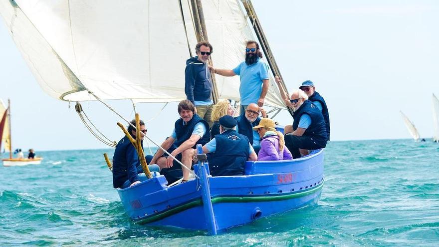 La badia de l'Escala s'omple d'embarcacions de vela llatina en el centenari del sardinal Sa Rata