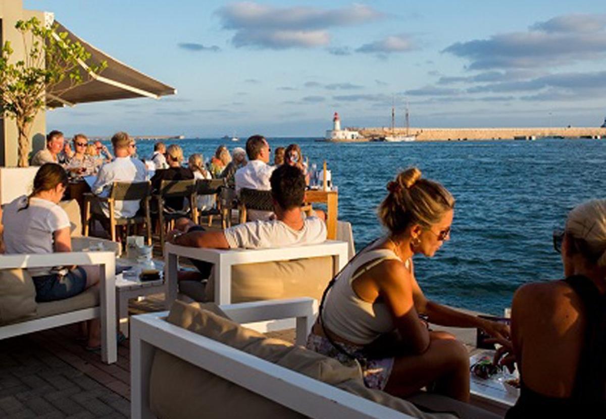 Calma, un balcón al mar en Marina Ibiza.
