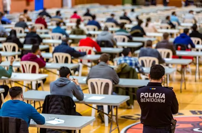 Antifraude conmina al Ayuntamiento de Benidorm a investigar la filtración de un examen en unas oposiciones a policía local