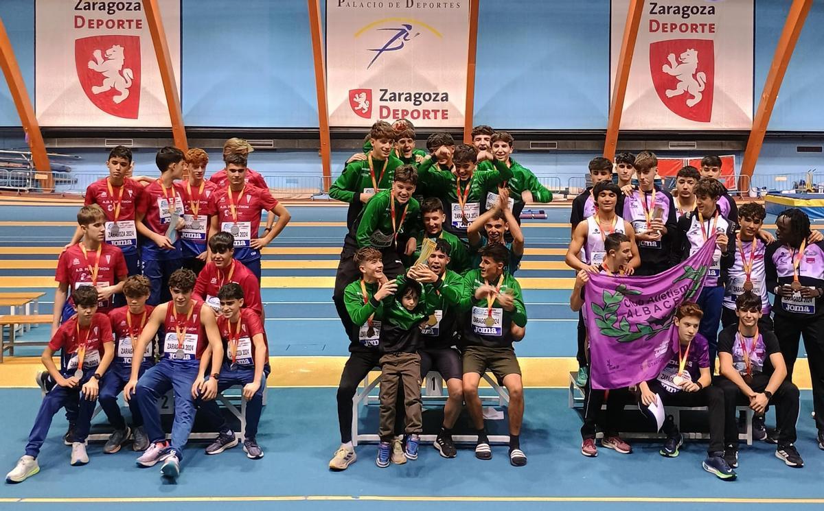 Equipo sub-16 del Playas en Zaragoza.