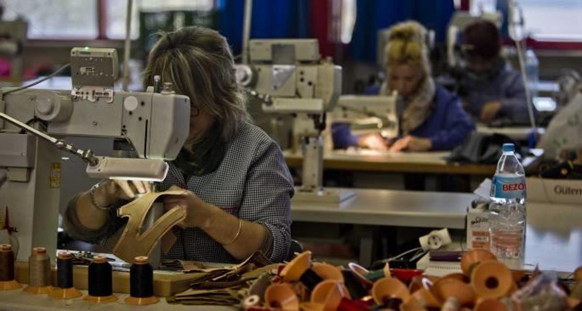 La diferencia salarial entre hombres y mujeres se produce en todos los sectores.