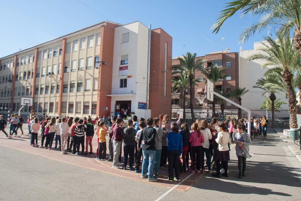 Simulacro de terremoto en un colegio de Elche