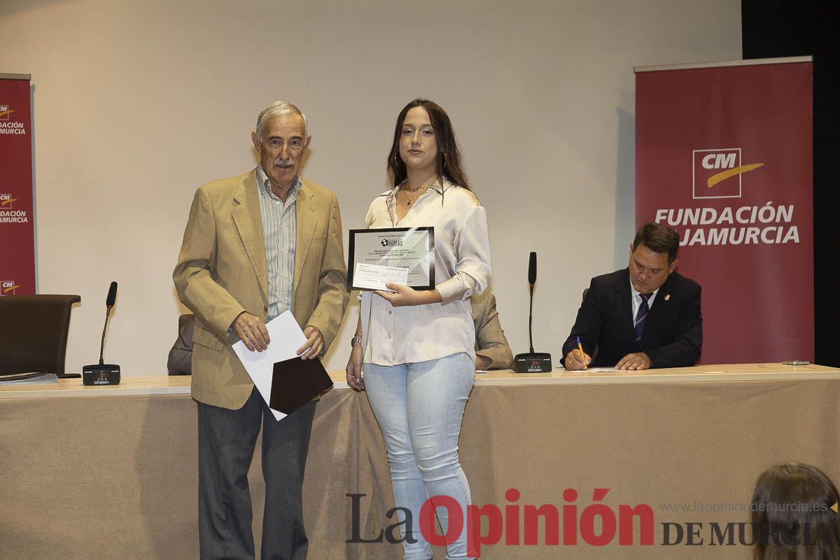 Entrega de los premios de la Fundación Robles Chillida a estudiantes caravaqueños