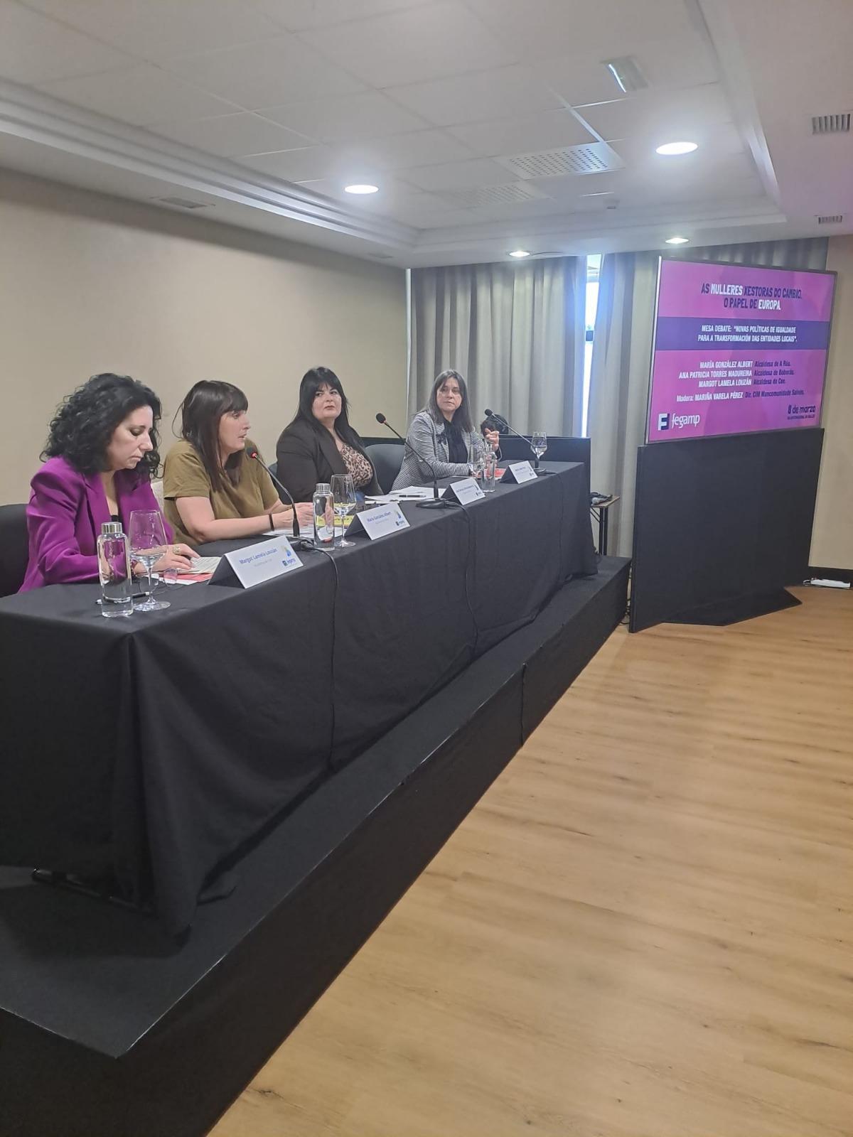 Las tres alcaldesas, este jueves, durante su ponencia