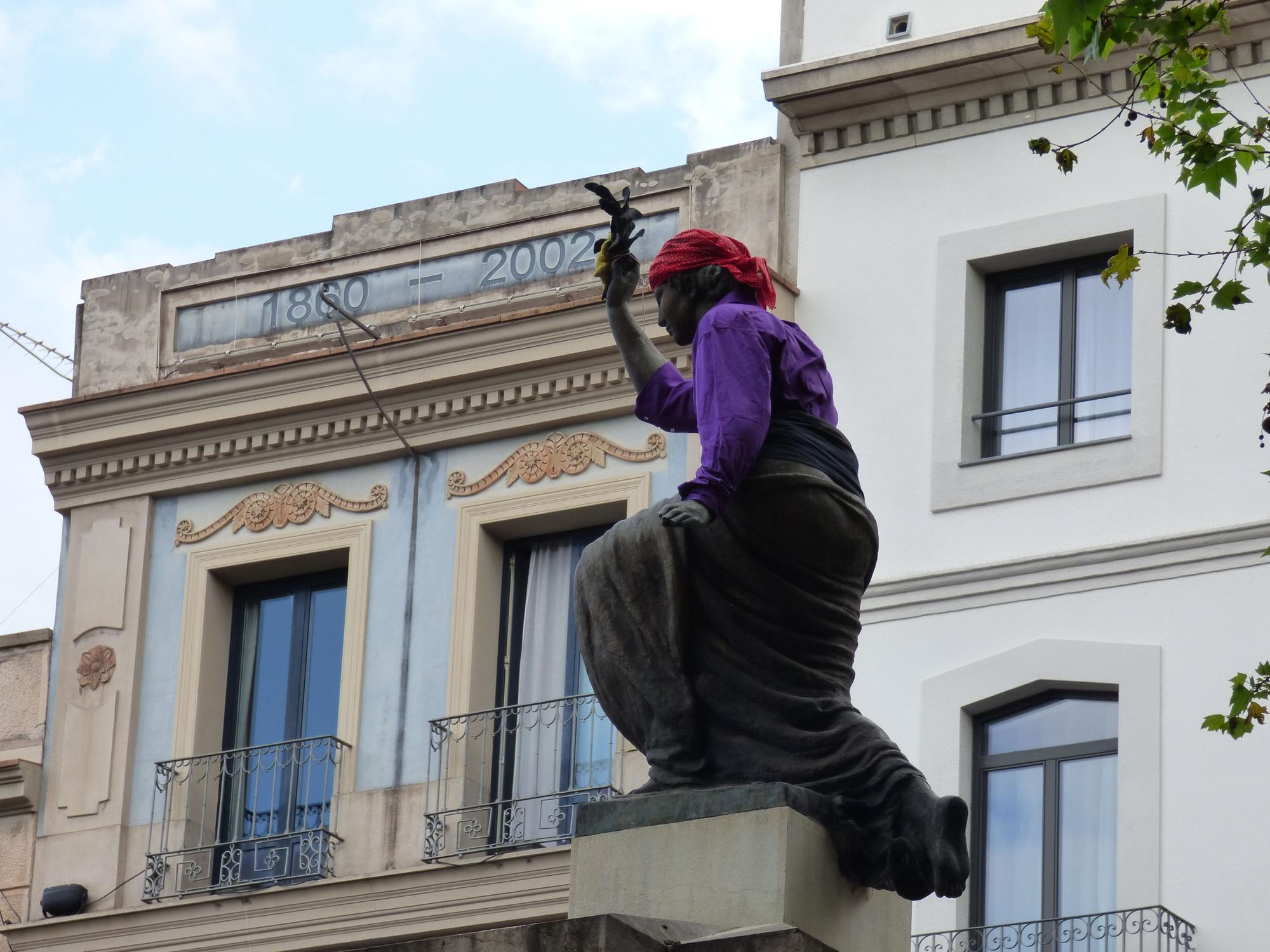 Els castellers de Figueres vesteixen la Monturiola