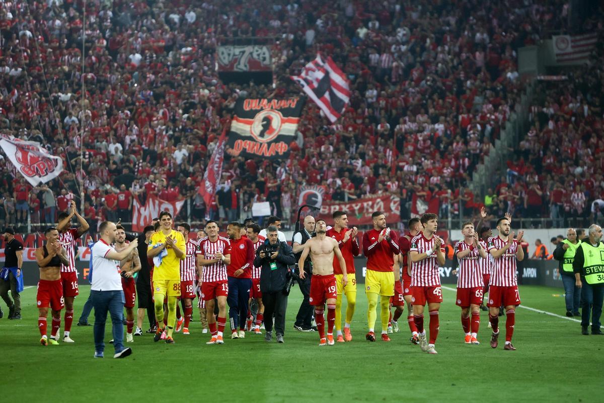 Los jugadores griegos celebran el pase a la final de la UEFA Europa Conference League.