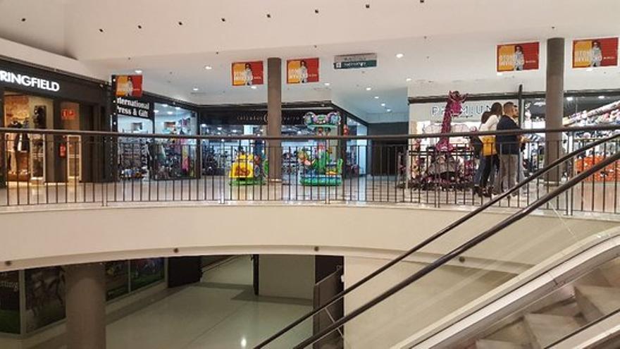 Interior del Centro Comercial Caleta de Fuste, lugar de los hechos