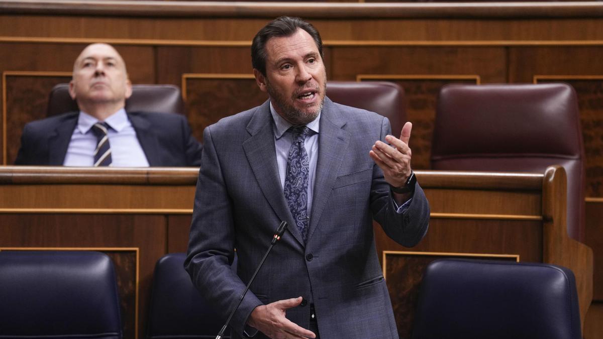 Óscar Puente durante una sesión en el Congreso