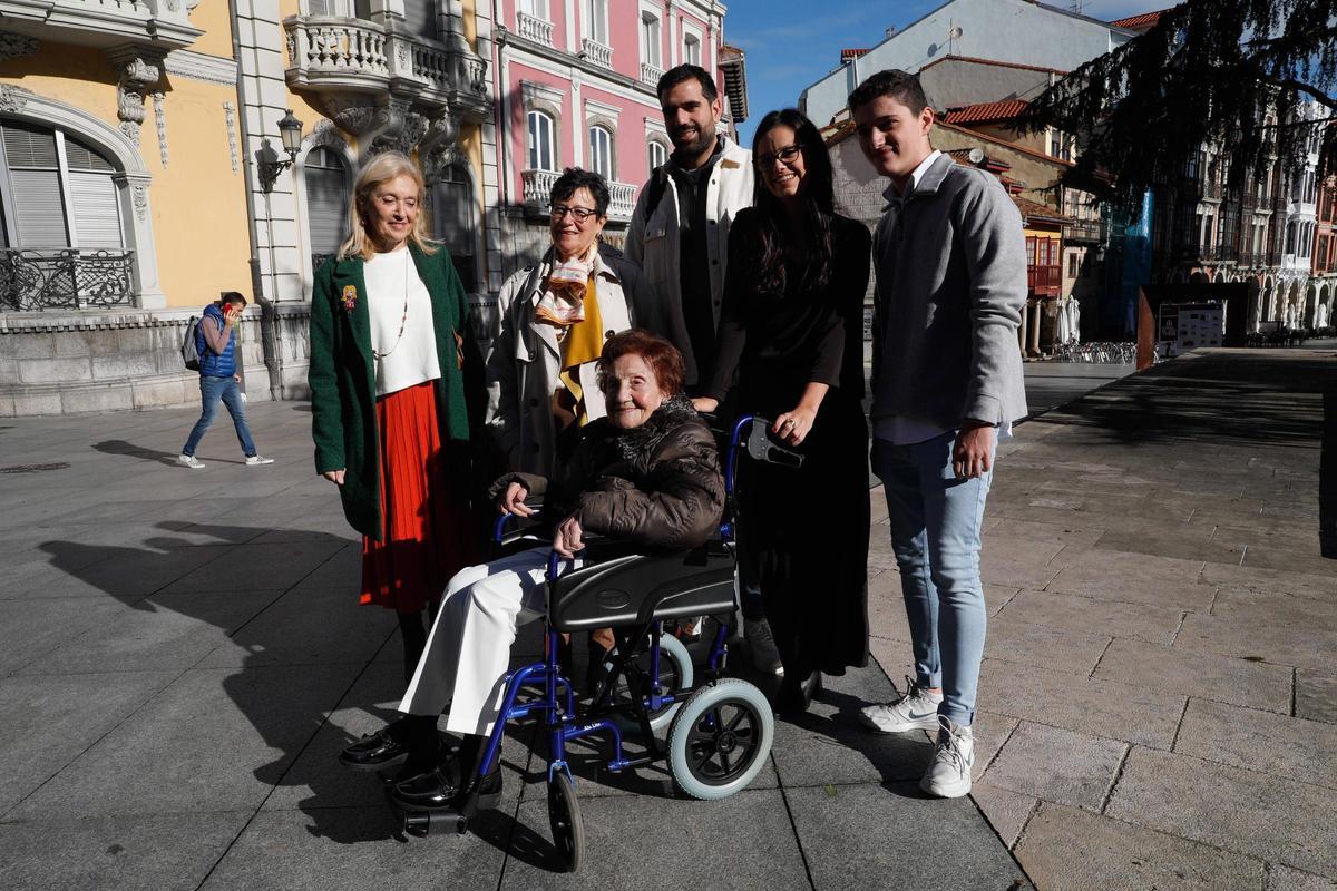 Maricuela, la histórica socialista, homenajeada en Avilés