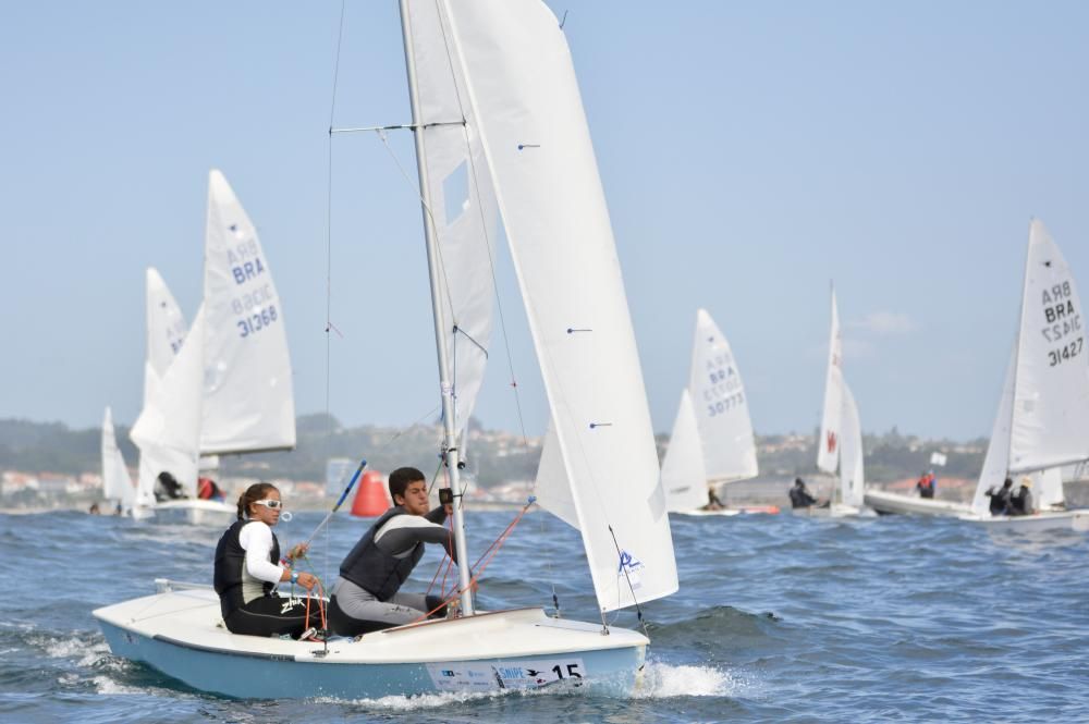 Comienza el campeonato del mundo juvenil de la clase Snipe organizado por el Real Club Náutico de La Coruña.