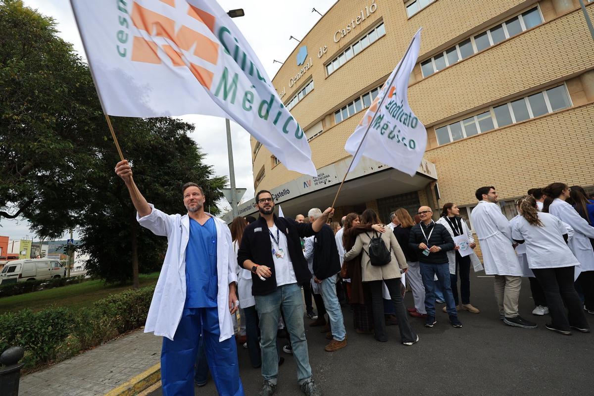 Manifestación de los médicos para exigir un estatuto propio. Manifestación de los médicos para exigir un estatuto propio.