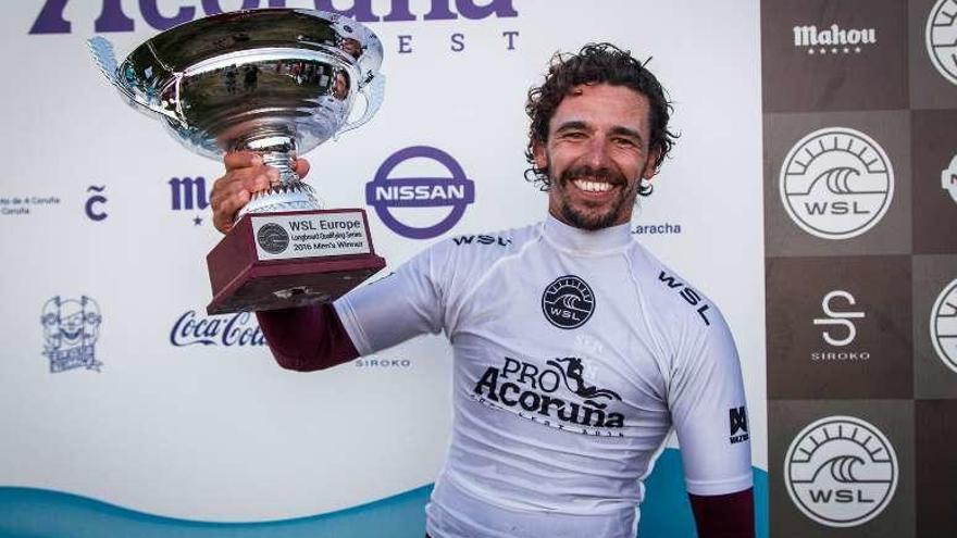 Antoine Delpero, con su trofeo de campeón.