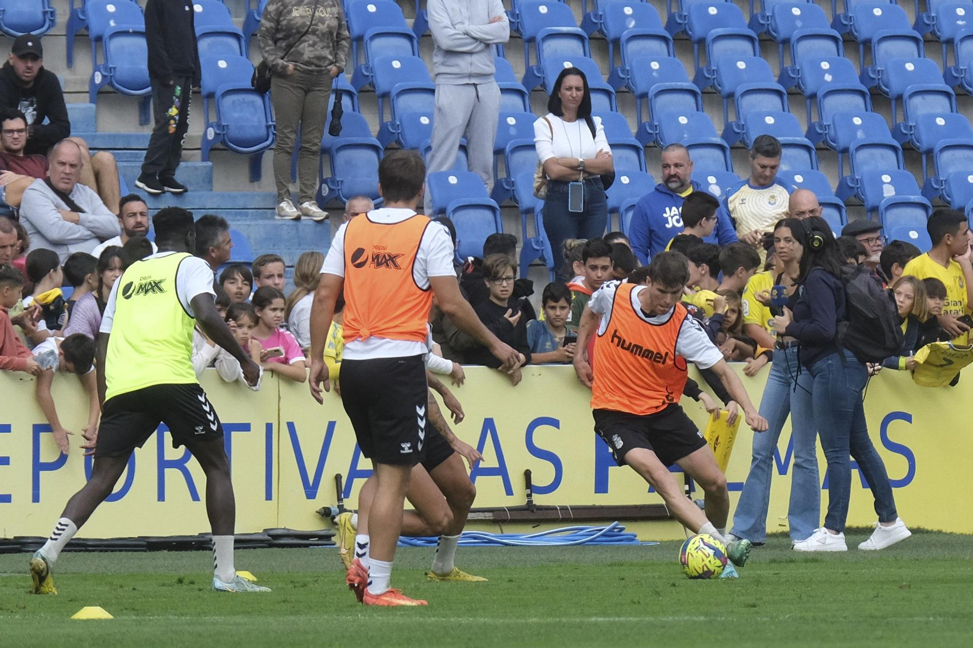 La UD Las Palmas entrena a puerta abierta