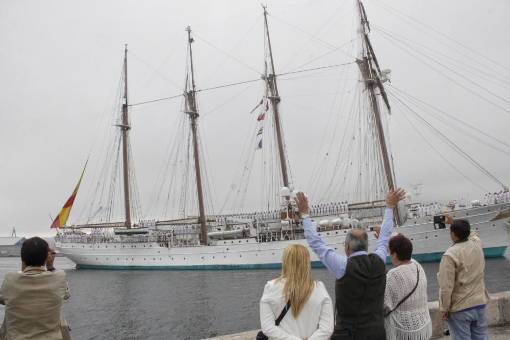 El Juan Sebastián Elcano llega a Marín