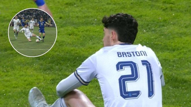 Así fue la roja directa a Bastoni en el Bosnia-Italia