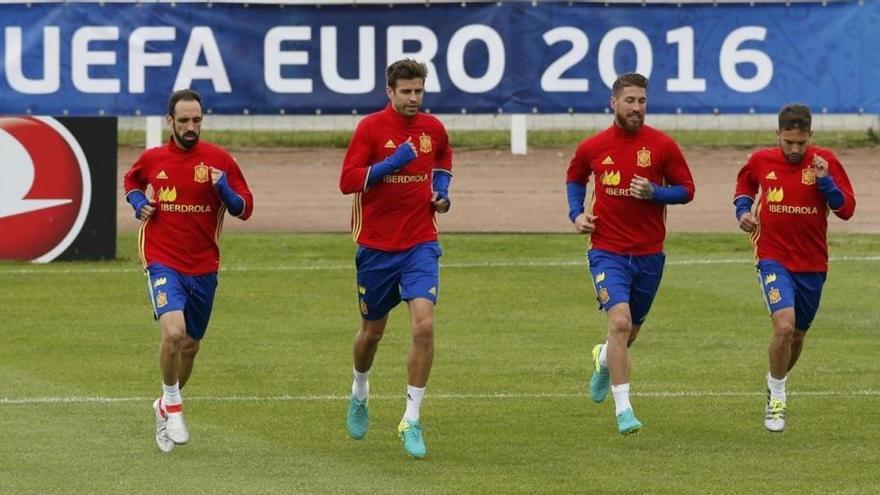 Alba: &quot;Que Iniesta no esté en el 11 de la UEFA es anecdótico&quot;