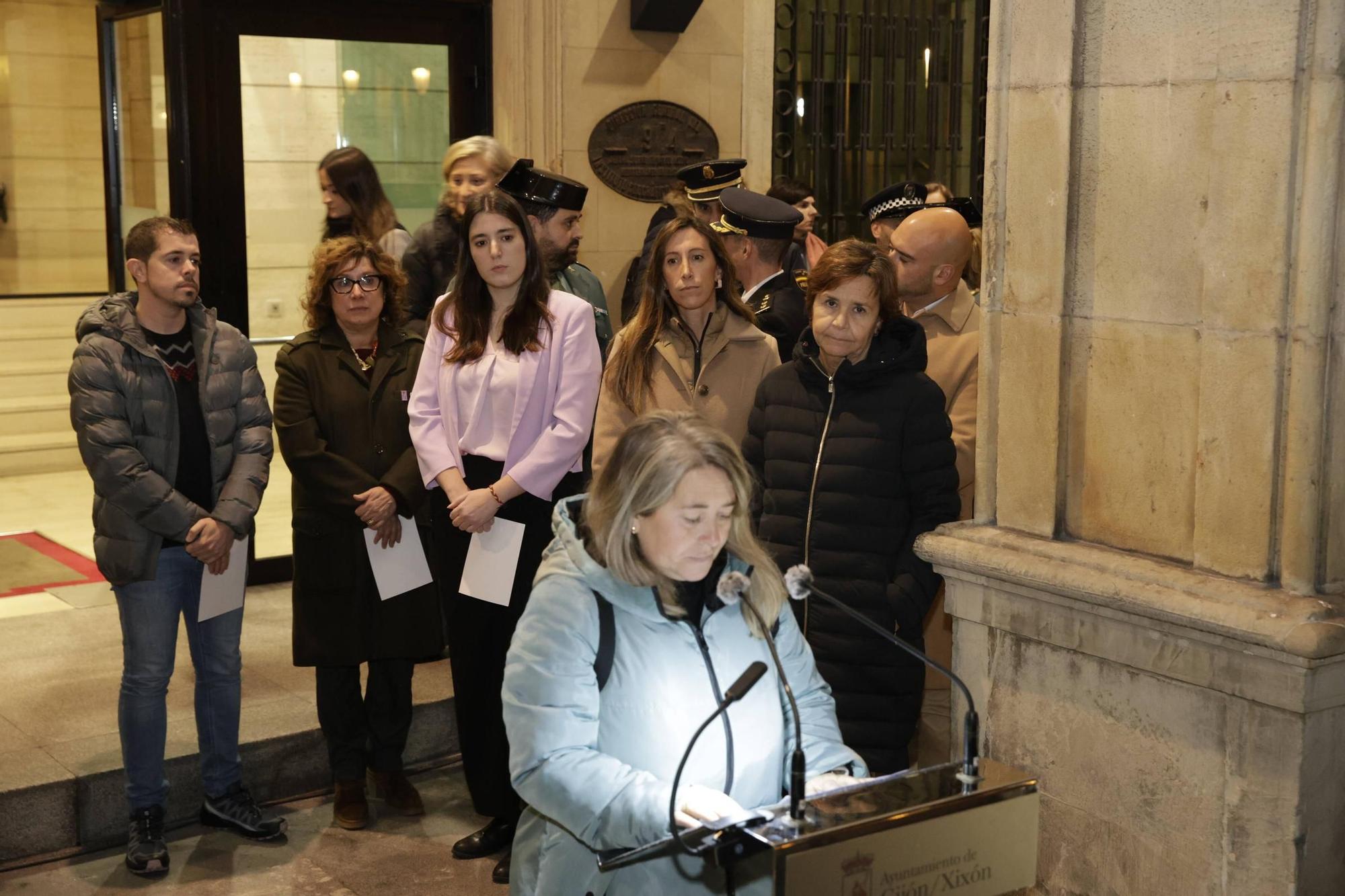 La concentración por el 25N en Gijón, en imágenes