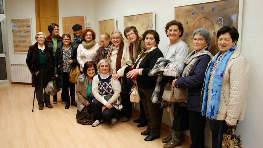 Las participantes posan en la muestra de la Casa de Cultura.