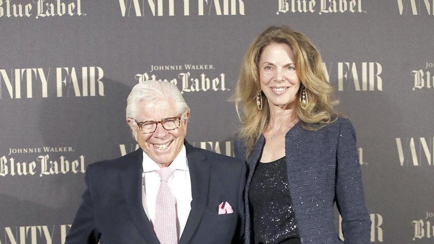 Carl Bernstein, acompañado por su esposa Christine Kuehbeck.